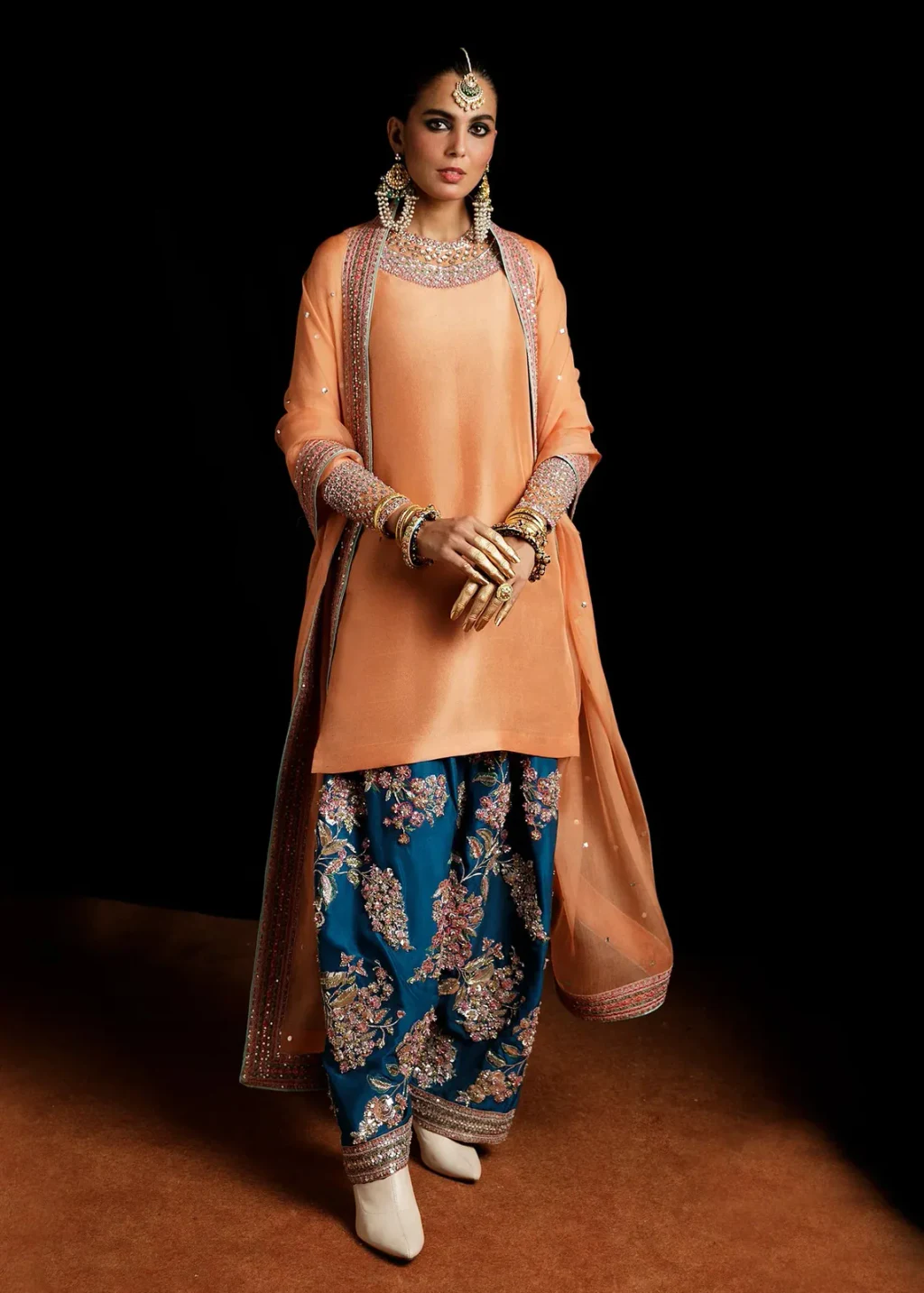 Hussain Rehar – Vaskas formal, full front view